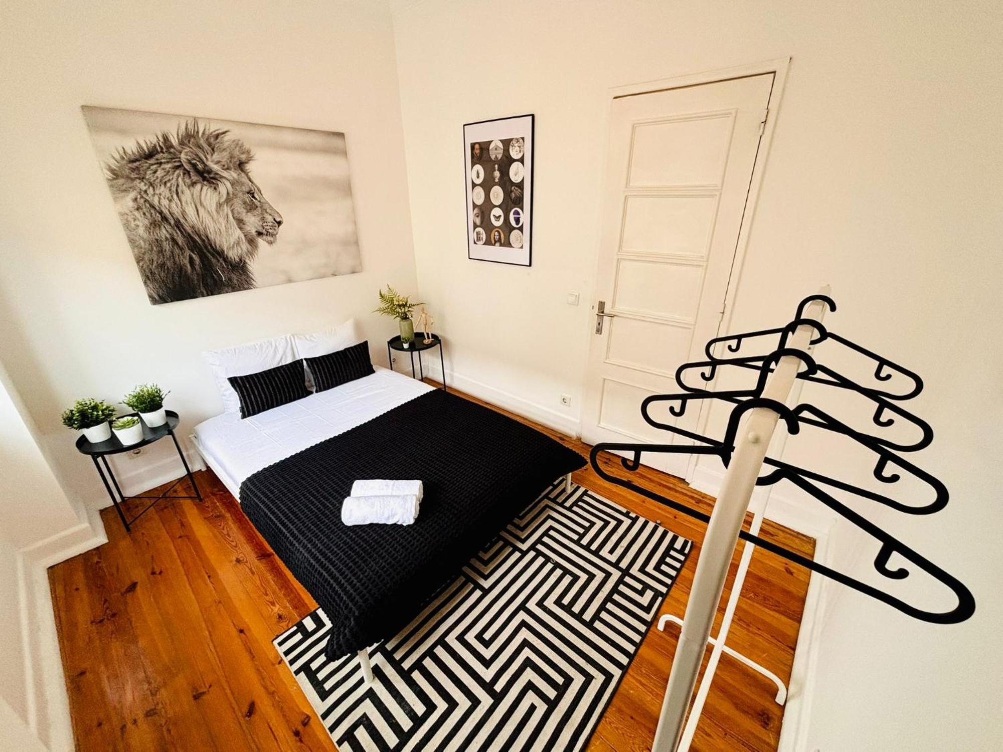 Luxury Rooms, Location For Tourists Hostel Lissabon