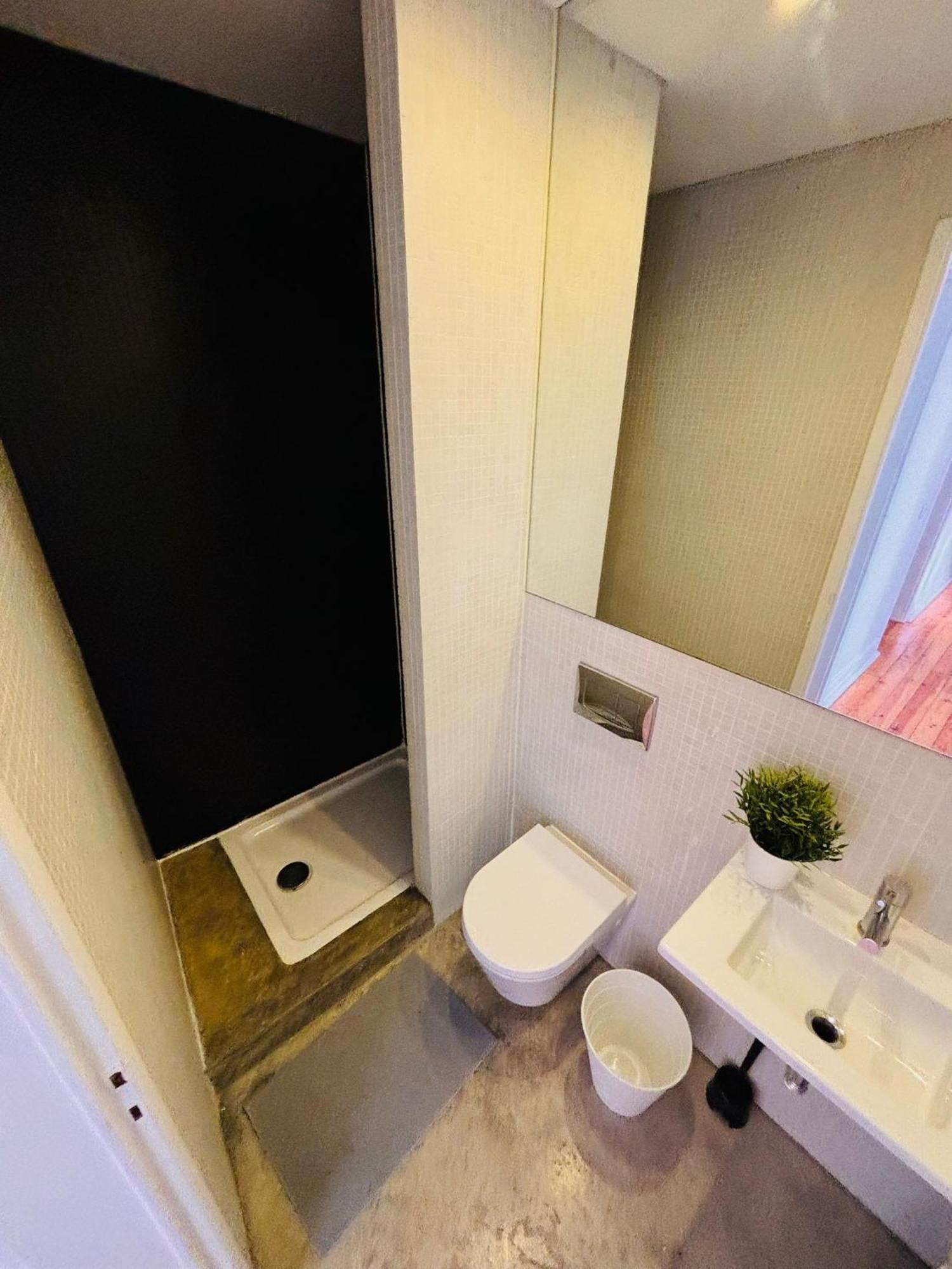 Luxury Rooms, Location For Tourists Hostel